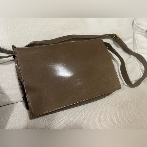 MARIO VALENTINO Made in Italy Vintage Taupe Leather Ruffle Purse - Picture 7 of 11